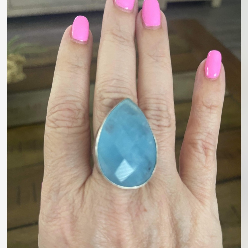 Adjustable ring.